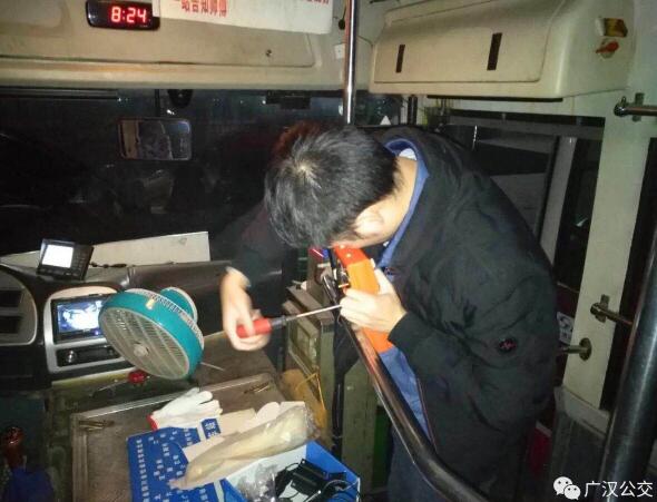 公交扫码收费机安装现场 公交扫码收费机安装现场